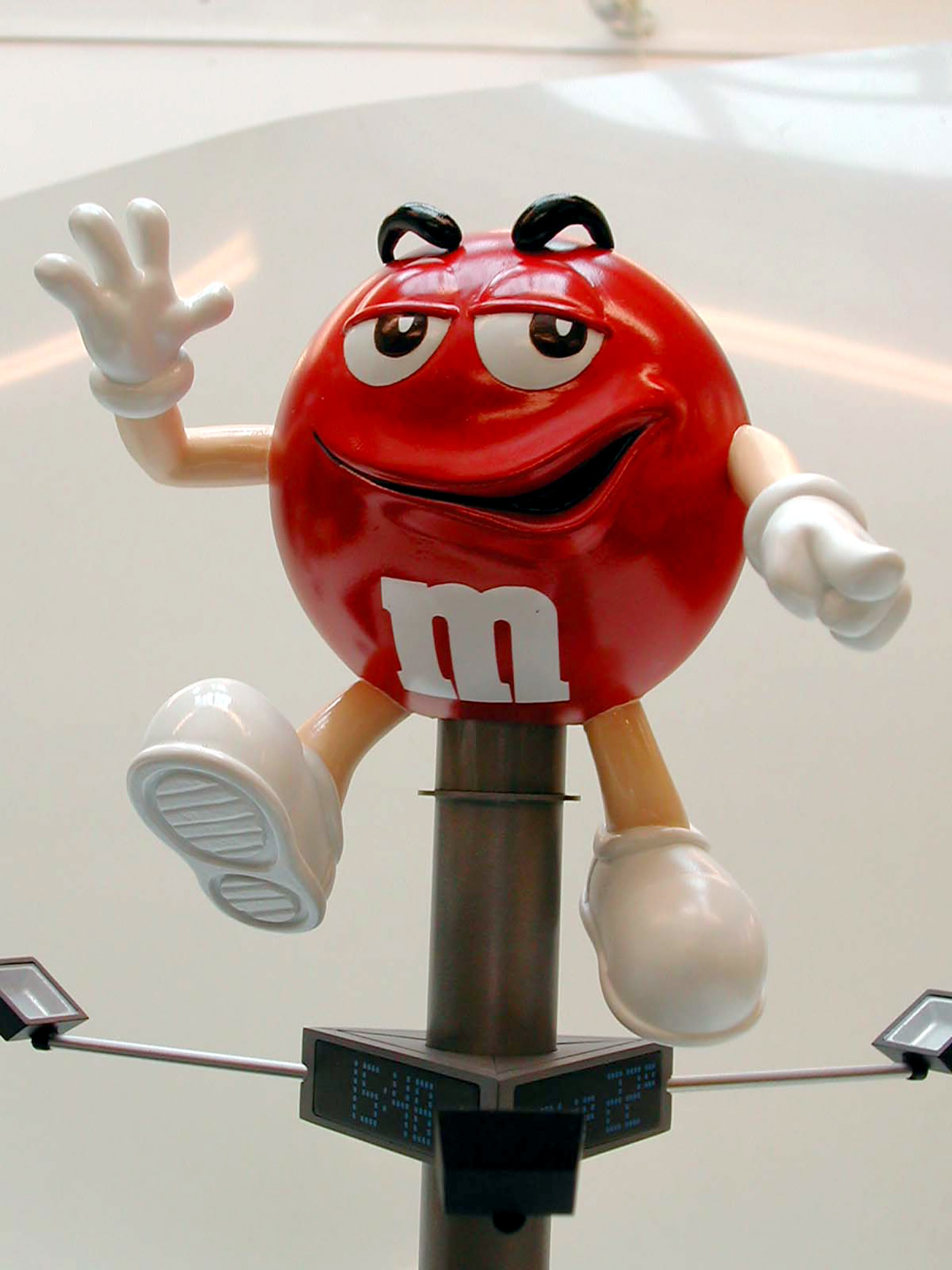 m&m Figure